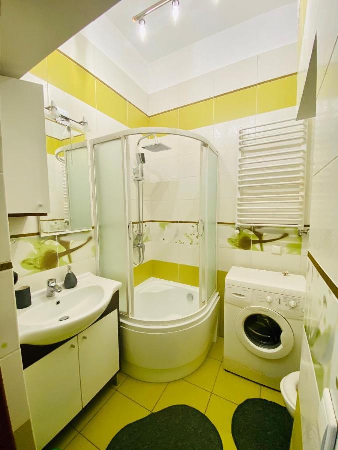 Apartments Djulia On Valova Street Лвив Екстериор снимка