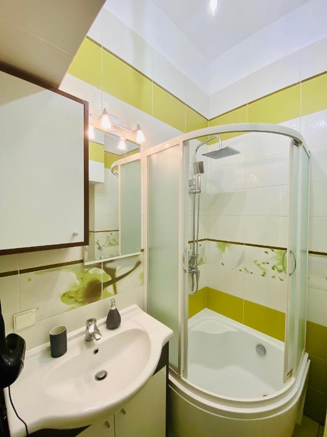 Apartments Djulia On Valova Street Лвив Екстериор снимка
