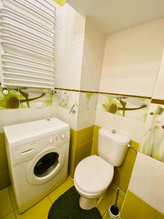 Apartments Djulia On Valova Street Лвив Екстериор снимка
