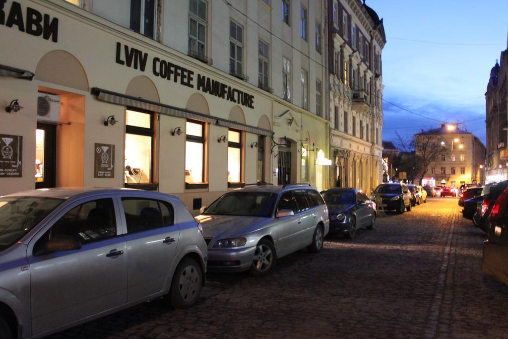Apartments Djulia On Valova Street Лвив Екстериор снимка